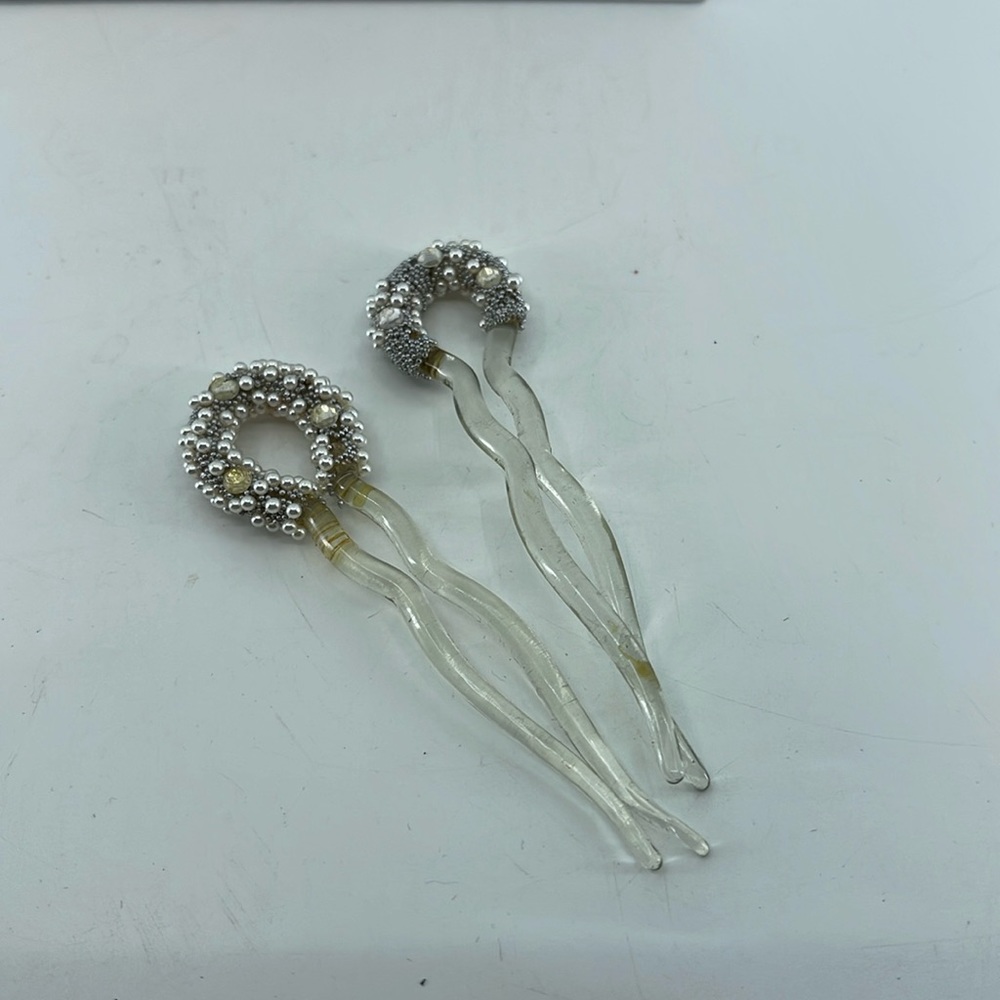 Vintage clear lucite hair pin comb with silver, pearl beads, clear rhinestones.